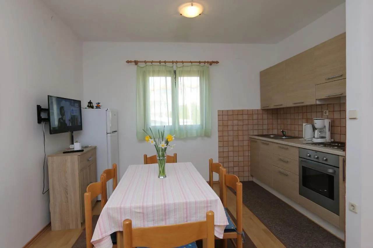 Apartment Tena Silo